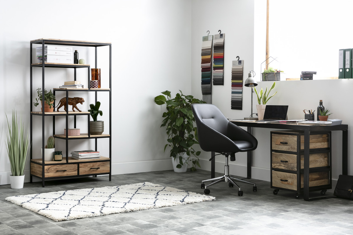 Chaise de bureau � roulettes design noir et acier chrom� COLIN