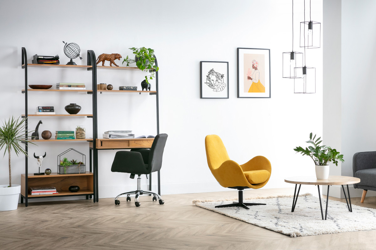 Chaise de bureau � roulettes en tissu cr�me et acier chrom� ARIEL