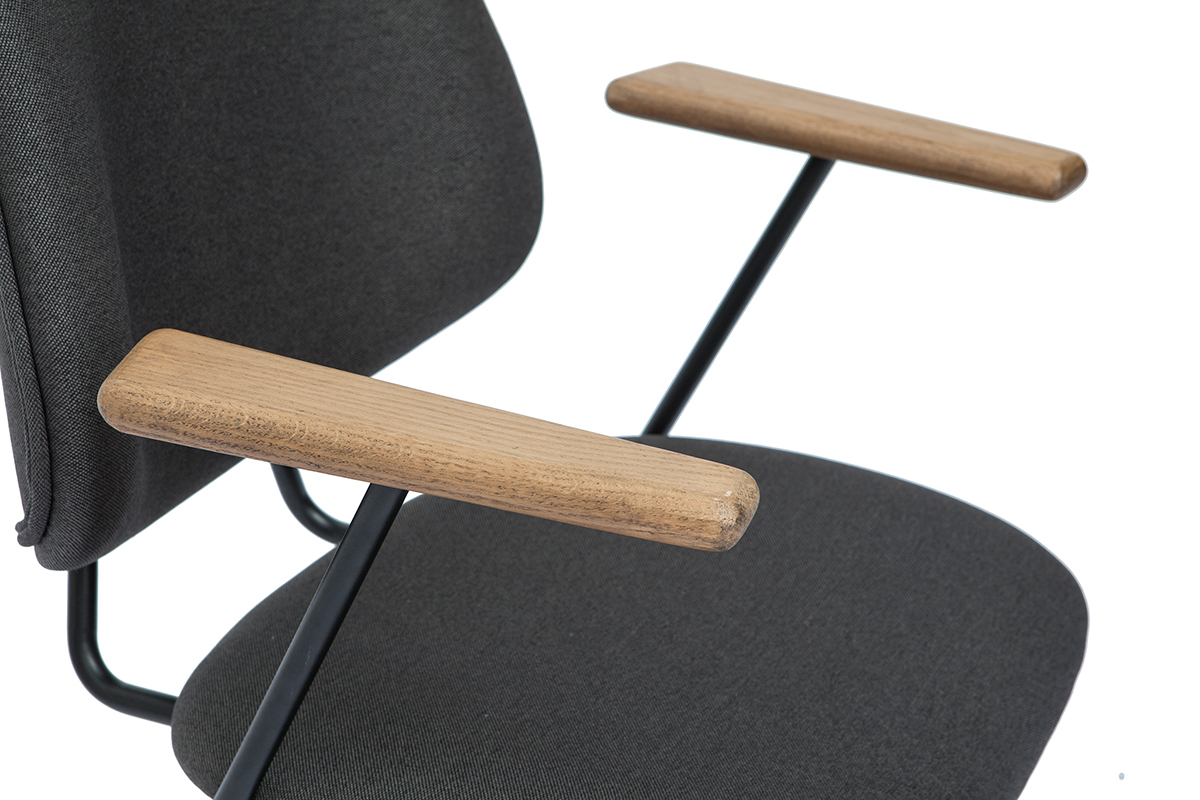Chaise de bureau � roulettes en tissu gris anthracite, ch�ne massif et m�tal noir BARNET
