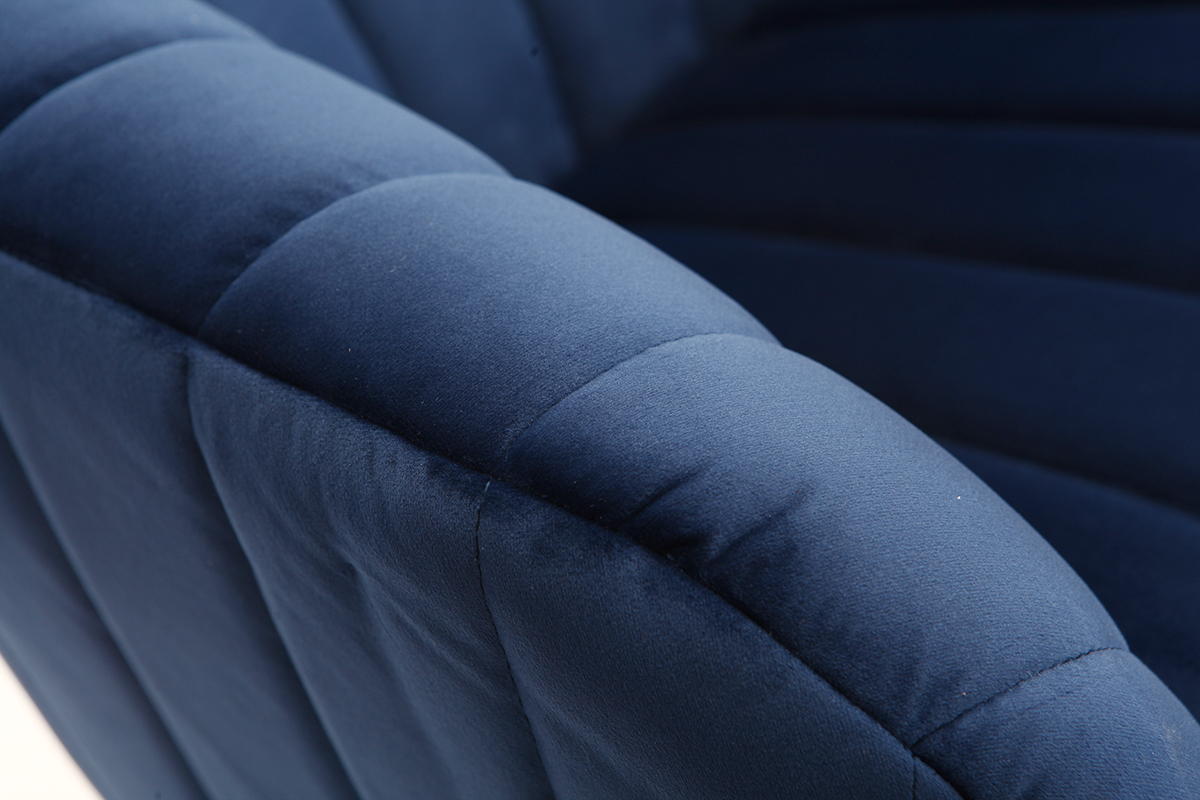 Chaise de bureau � roulettes en tissu velours bleu fonc� et acier chrom� ROMI