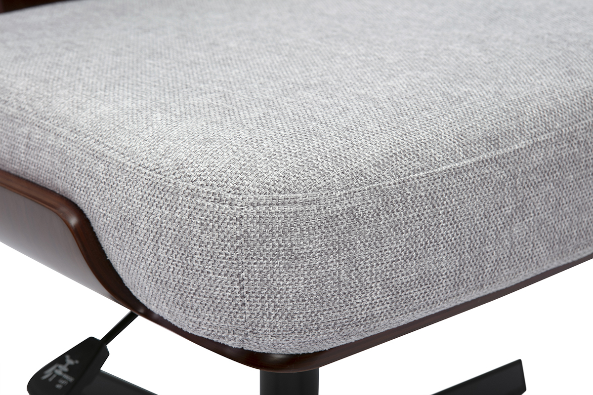 Gros plan sur l'assise en tissu effet velours textur gris de la chaise HANZ.