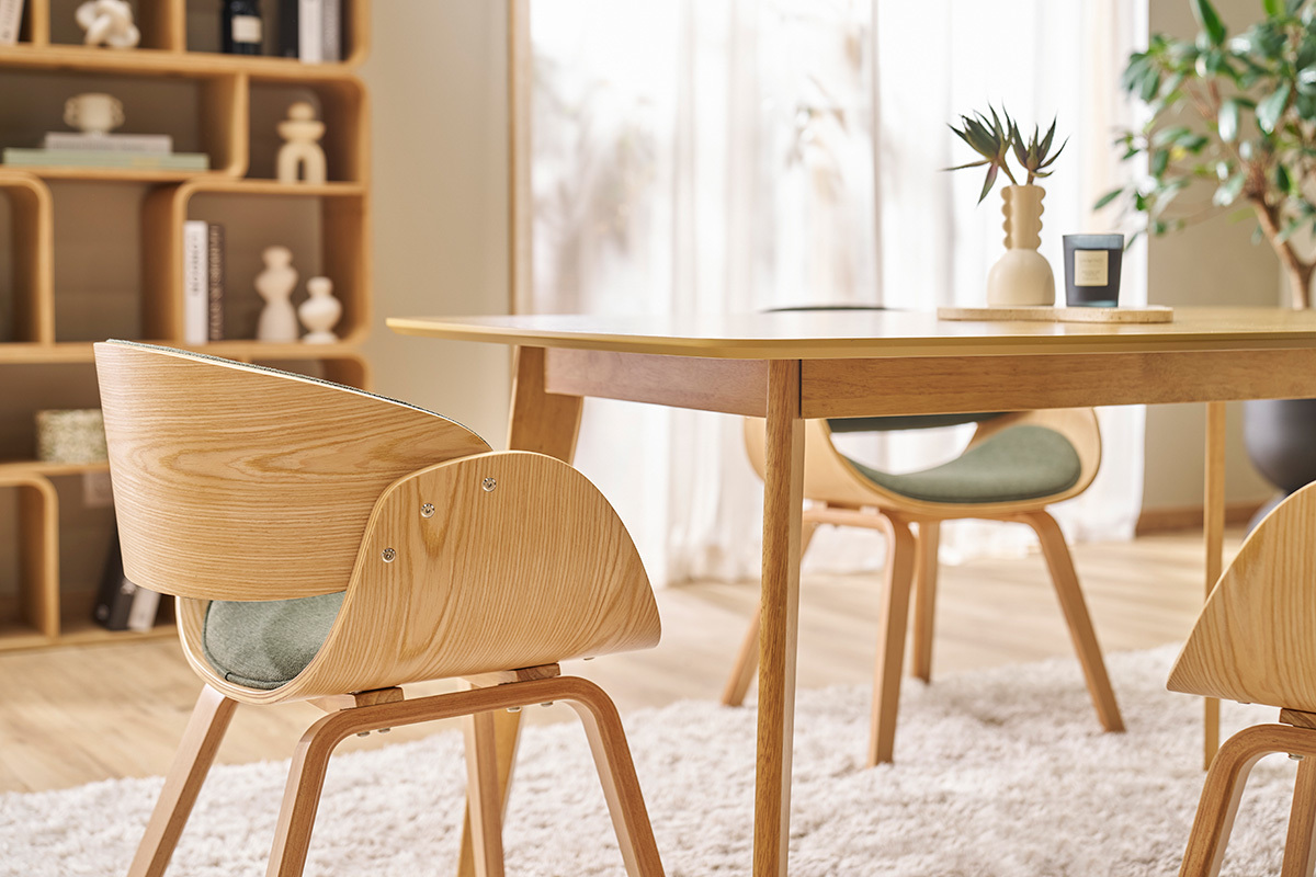 Chaise design en tissu vert kaki et bois clair BENT