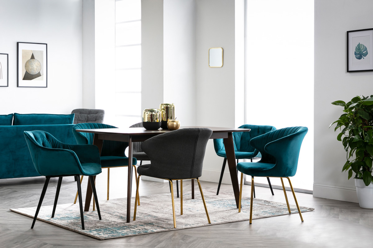 Chaise design en velours bleu p�trole et m�tal dor� REQUIEM