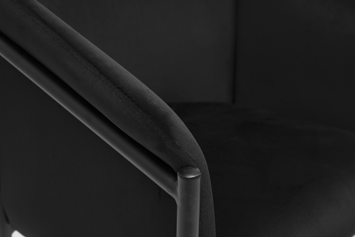 Zoom chaise noire BRIANE en tissu velours avec structure en mtal noir