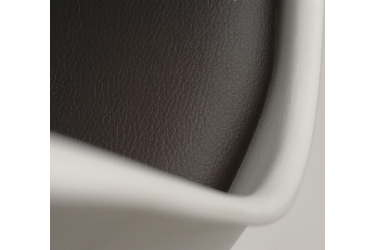 Chaise design pivotante blanche avec assise noire STEEVY