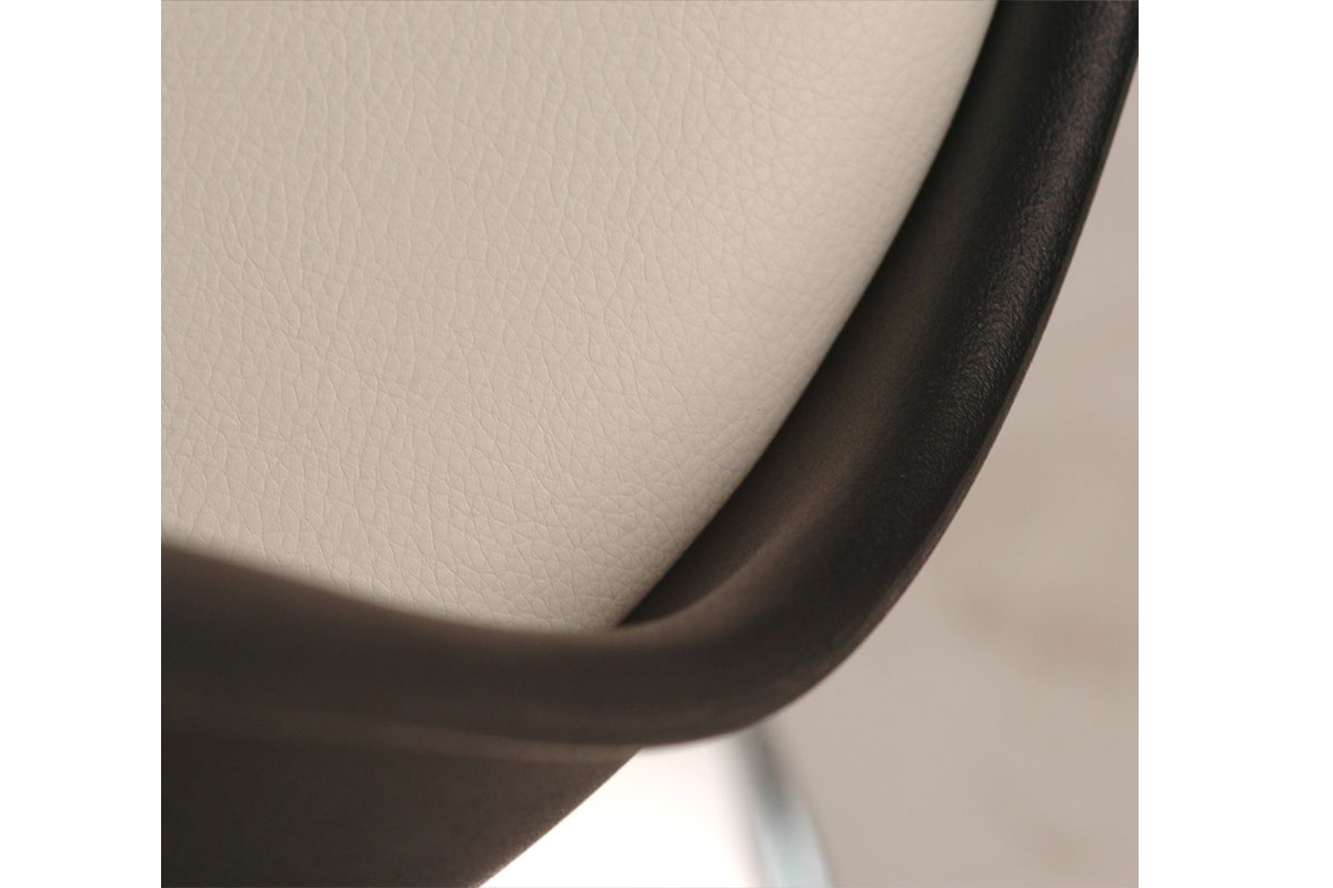 Chaise design pivotante noire avec assise blanche STEEVY