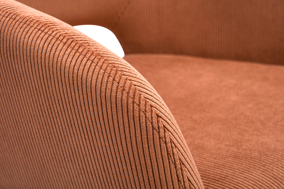 Chaise pivotante 360 en tissu velours ctel terre brle et mtal noir LAURETTE