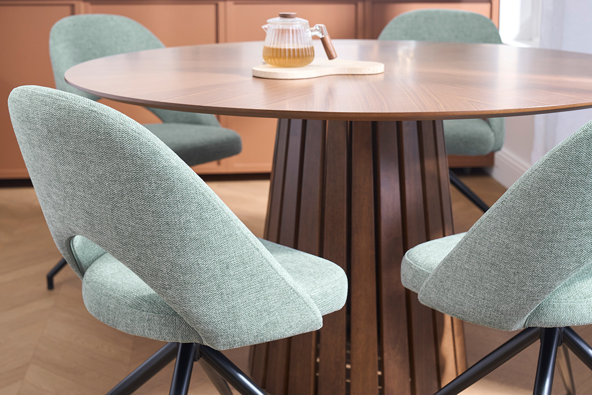 Chaise pivotante 360� en tissu effet velours textur� vert c�ladon et m�tal noir COSETTE