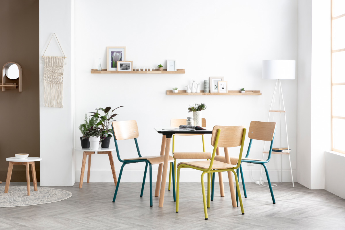 Chaises d'�coliers empilables en m�tal anis et bois clair (lot de 2) SCHOOL