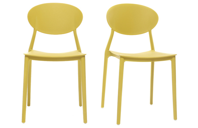 Chaises design empilables jaunes intérieur