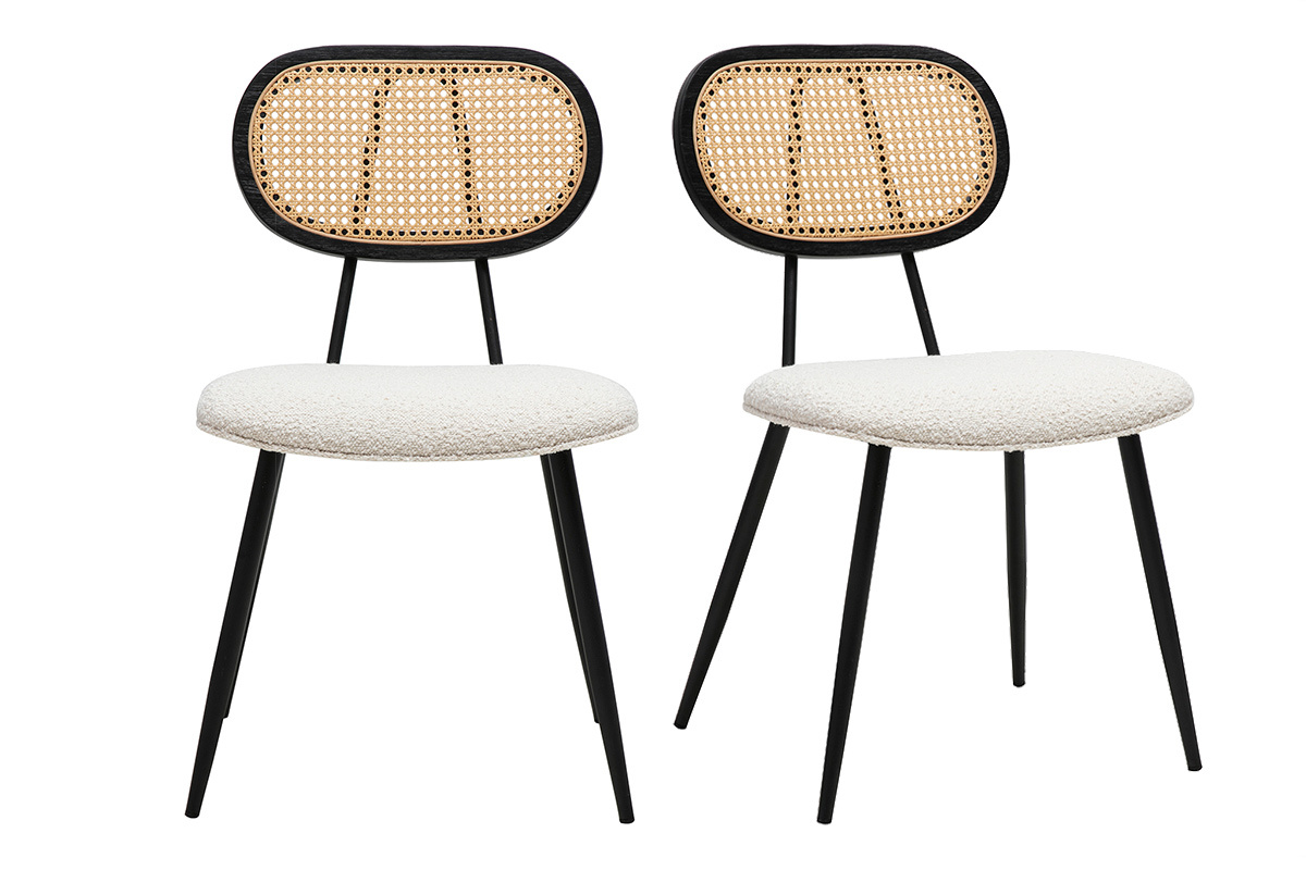 Deux chaises design en laine boucl�e et rotin, pieds en m�tal noir, vue de face.