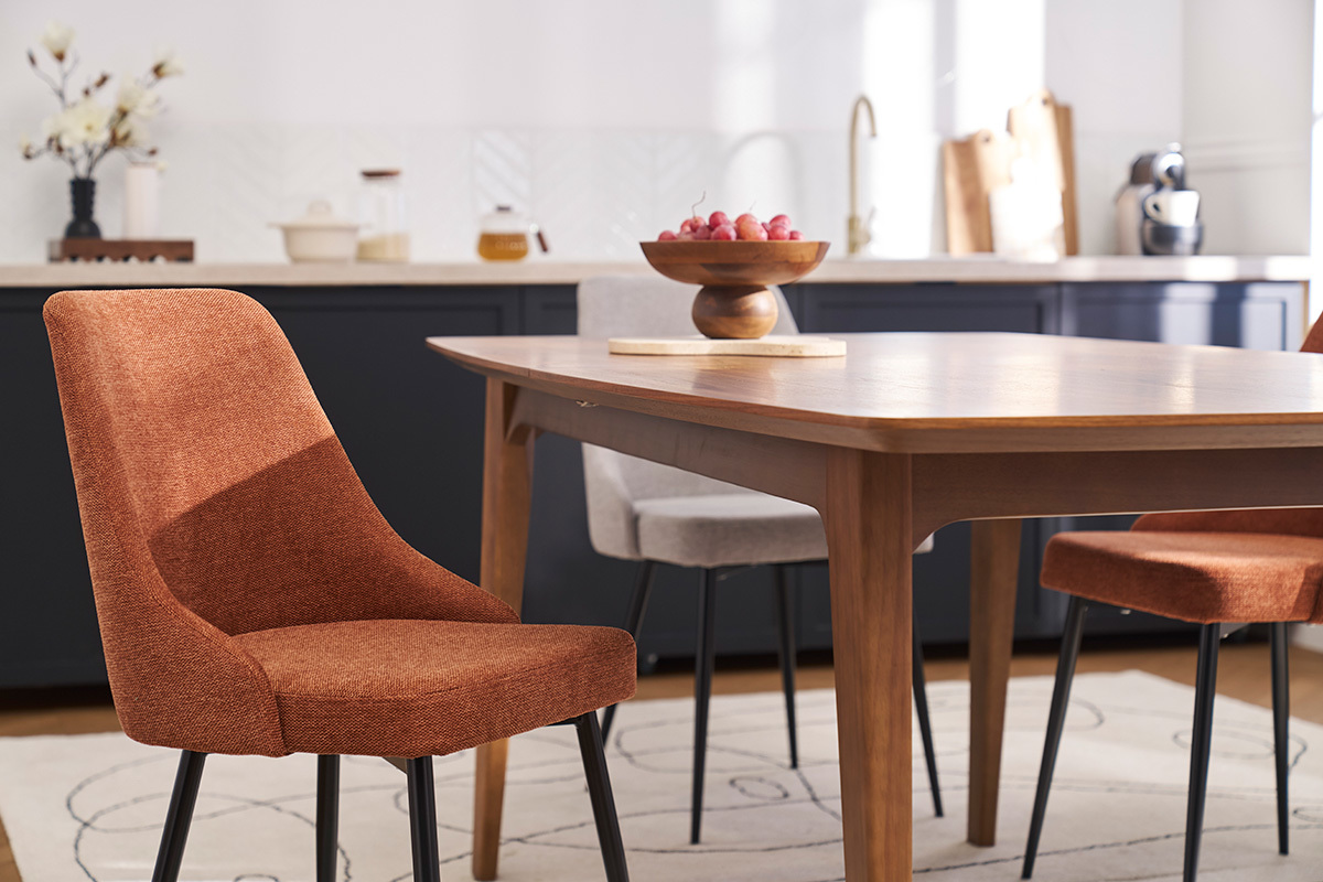 Chaises design en tissu effet velours textur terre brle et mtal noir (lot de 2) CULT