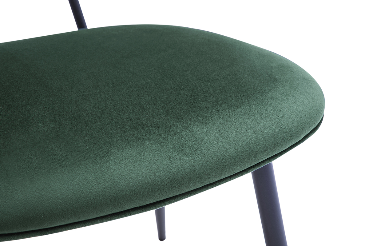 Zoom sur l'assise en velours vert fonc de la chaise SWANN avec pied en mtal noir.