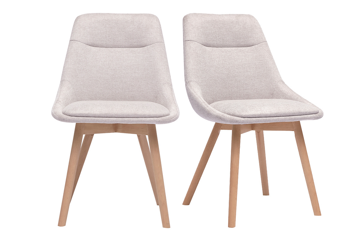 Deux chaises beige en tissu effet velours textur avec pieds en bois clair, vue de face.