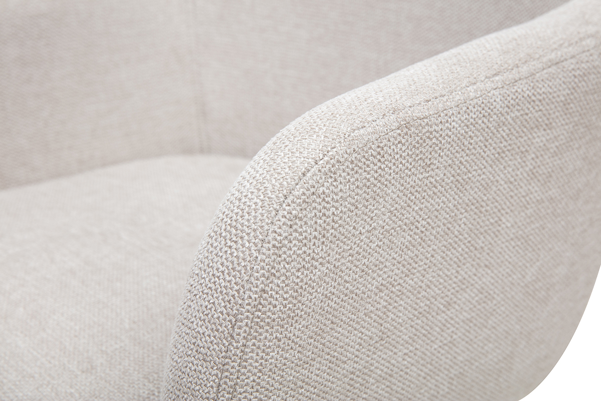 Gros plan sur le tissu beige effet velours textur d'une chaise AMIKA.
