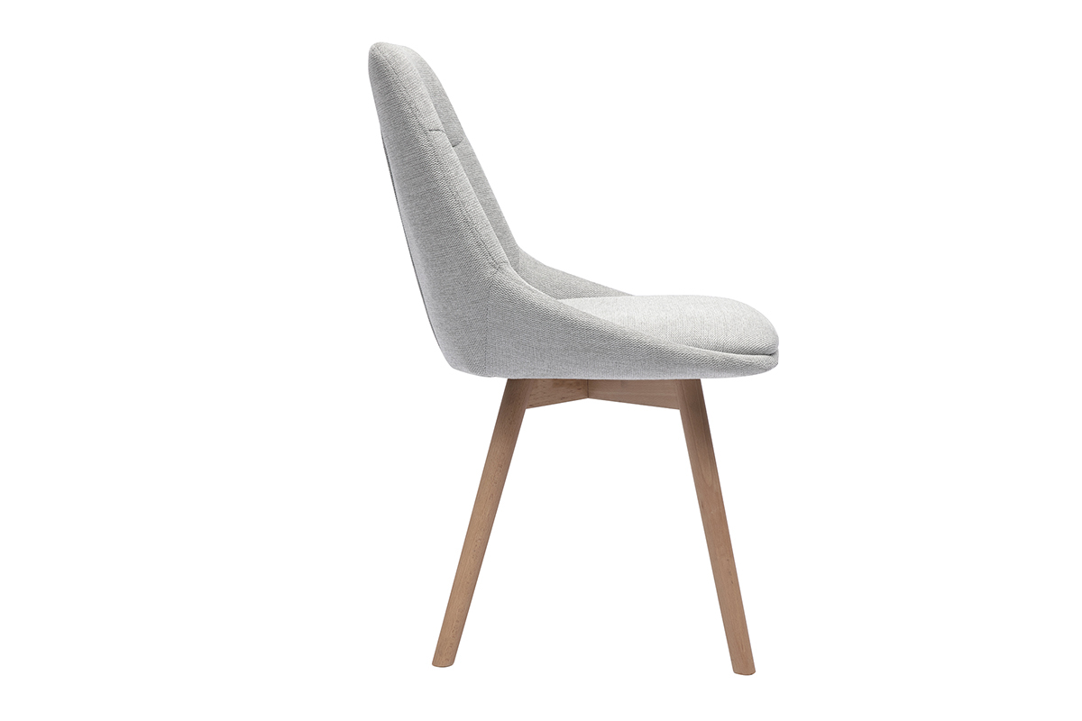 Chaise en tissu effet velours gris clair et pieds en bois clair, vue de profil.