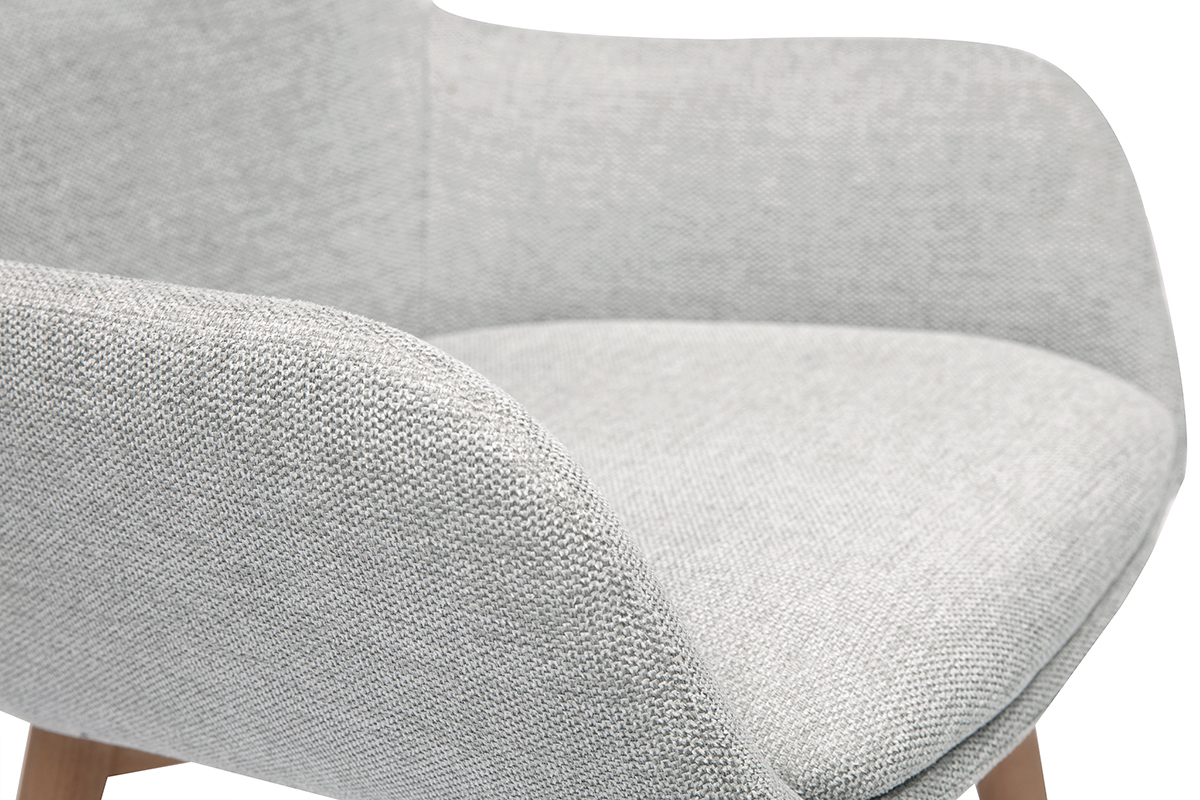 Dtail chaise ALESS tissu effet velours gris clair, accoudoir et assise.