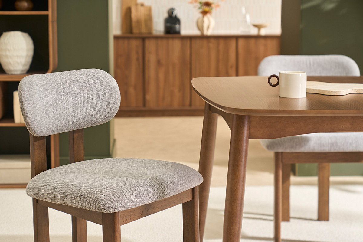 Chaises en tissu effet velours textur� gris et bois fonc� (lot de 2) NORMI