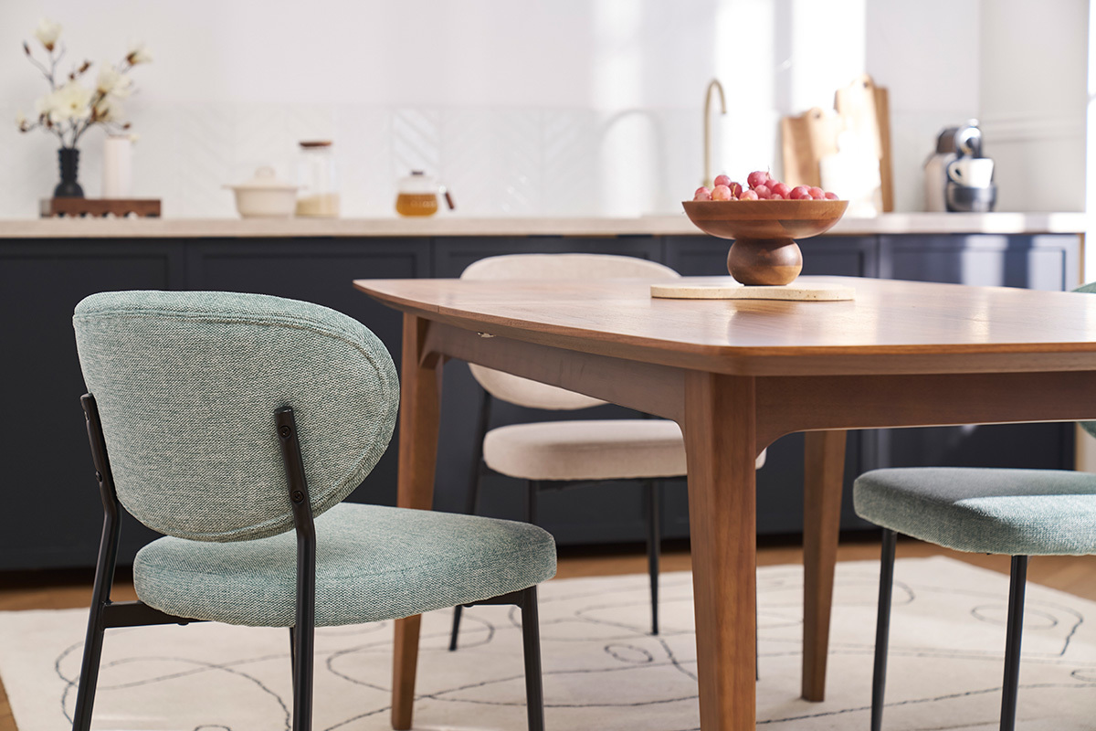 Chaises en tissu effet velours textur vert cladon et mtal noir (lot de 2) BREKA