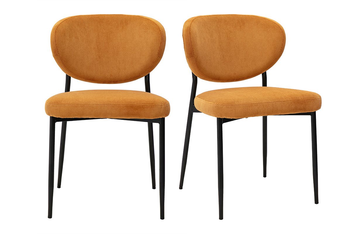 Deux chaises en velours c�tel� jaune curry et pi�tement en m�tal noir, vue de face.