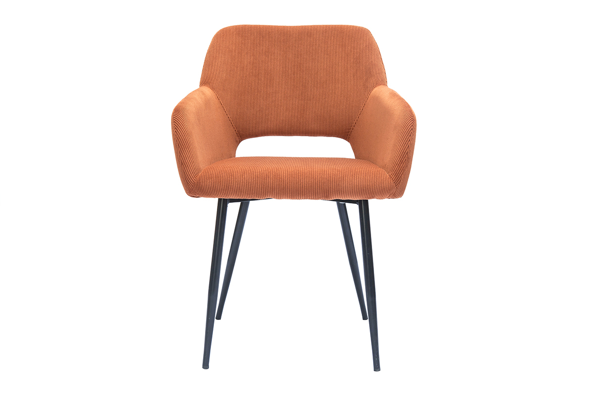 Chaise en velours ctel terre brle avec pitement en mtal noir, vue de face.