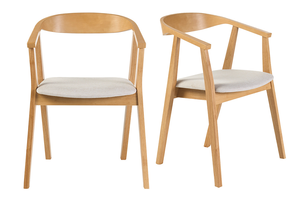 Lot de 2 chaises scandinaves en bois clair avec accoudoirs et tissu beige, vue de face et de c�t�.