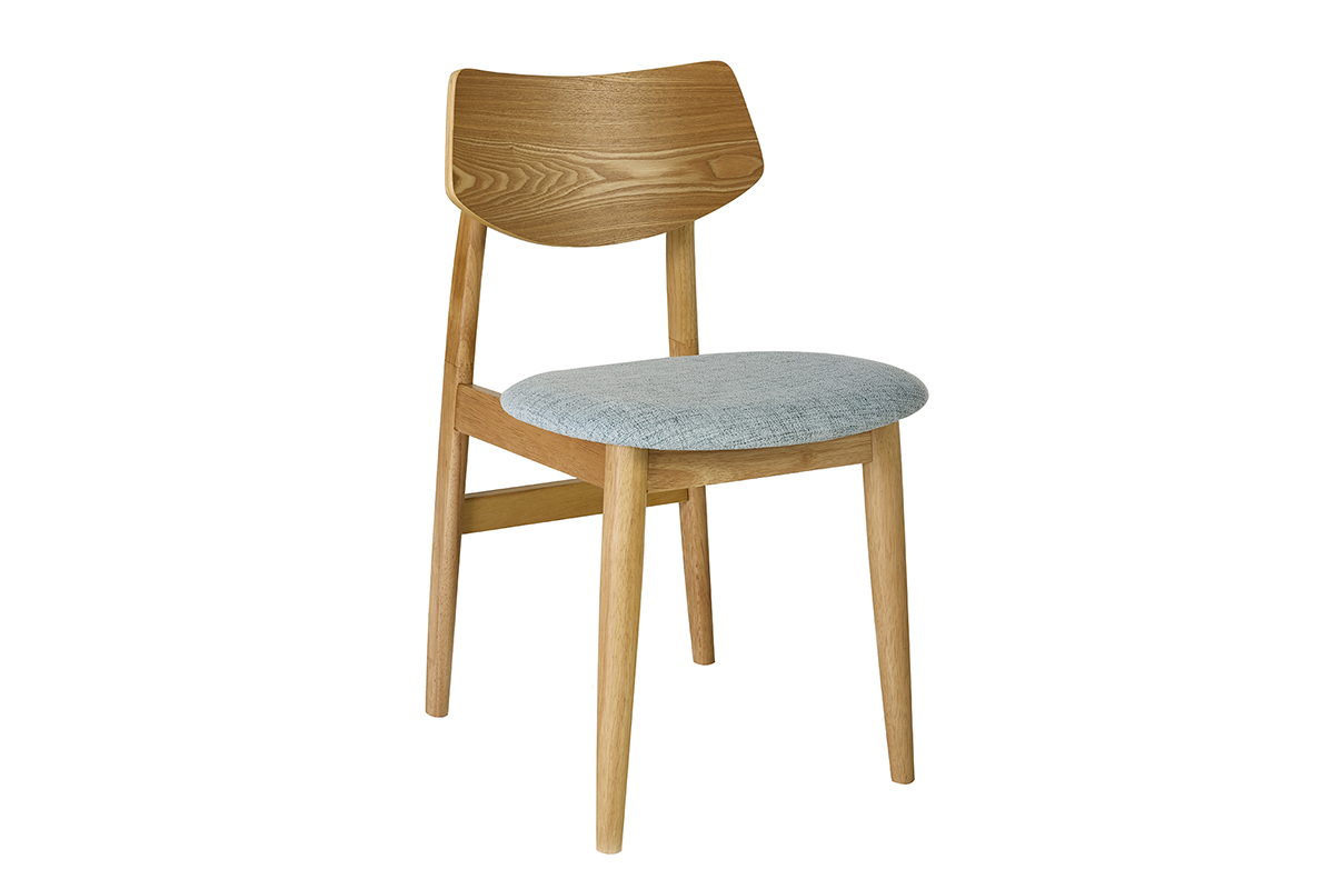 Chaise scandinave en bois clair et tissu vert c�ladon, vue de 3/4.