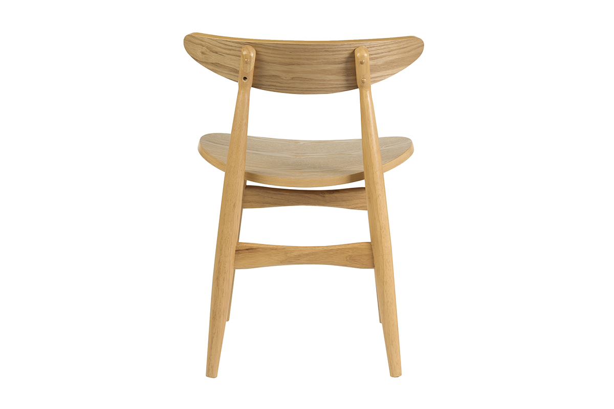 Chaises scandinaves en bois clair, vue de dos avec un design �pur� et des courbes travaill�es.