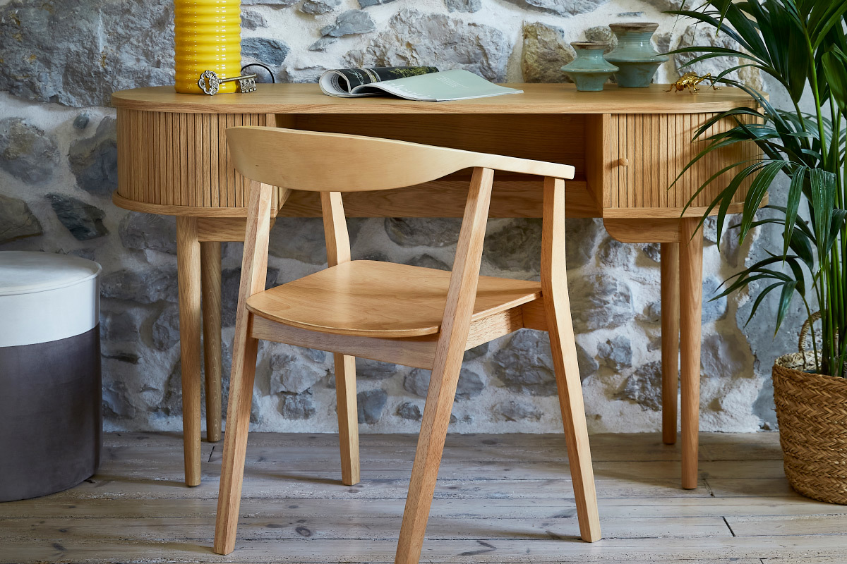 Console vintage style scandinave en bois clair évidé forme carrée