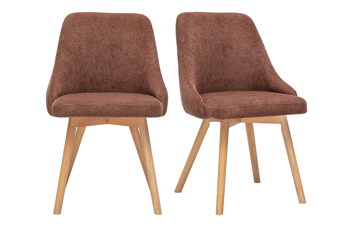 Deux chaises scandinaves en tissu velours terre brle et bois clair, vue de face.