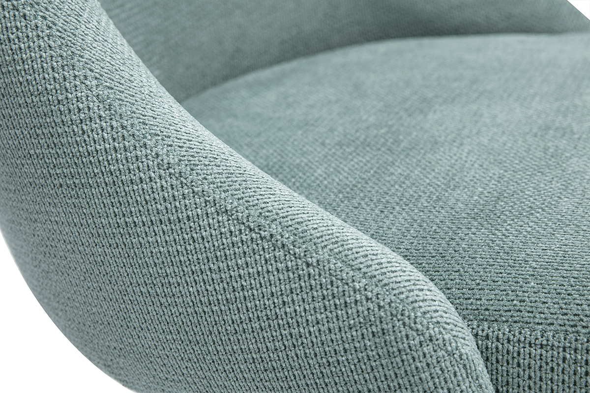 Gros plan sur le tissu vert cladon textur effet velours d'une chaise scandinave.