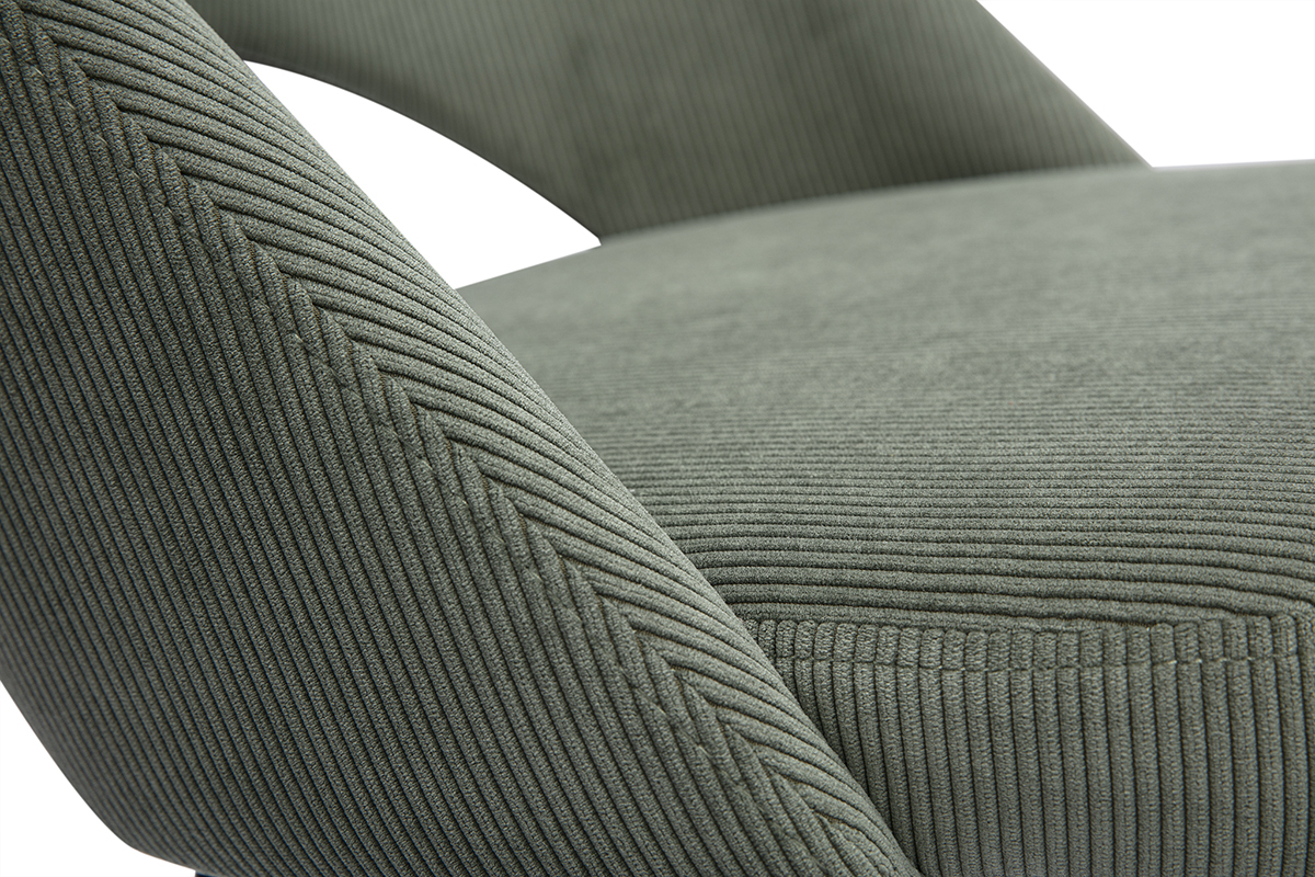 Gros plan sur le tissu velours c�tel� vert kaki d'une chaise COSETTE.