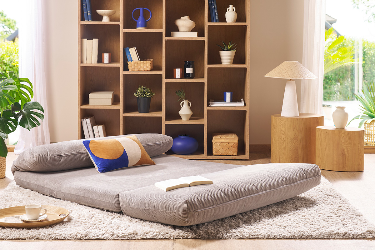 Chauffeuse convertible 2 places en tissu velours ctel gris clair SPENCER