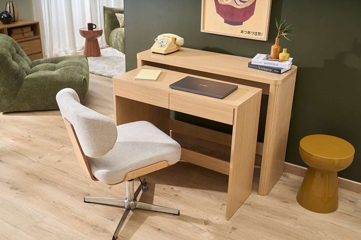Console bureau d'appoint ENOLA en bois clair, vue de face avec tiroirs et ordinateur portable