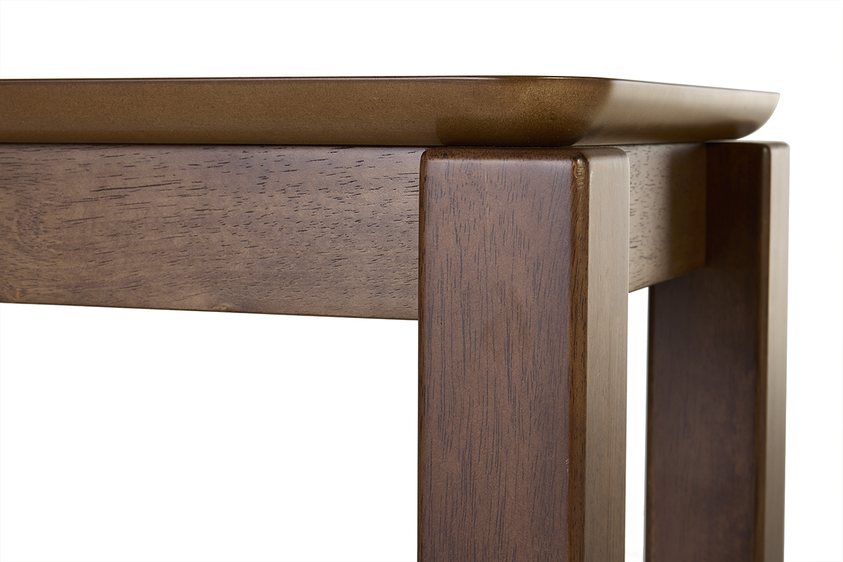 D�tail de la console en bois fonc� noyer RAYA, vue de pr�s sur le plateau et les angles.