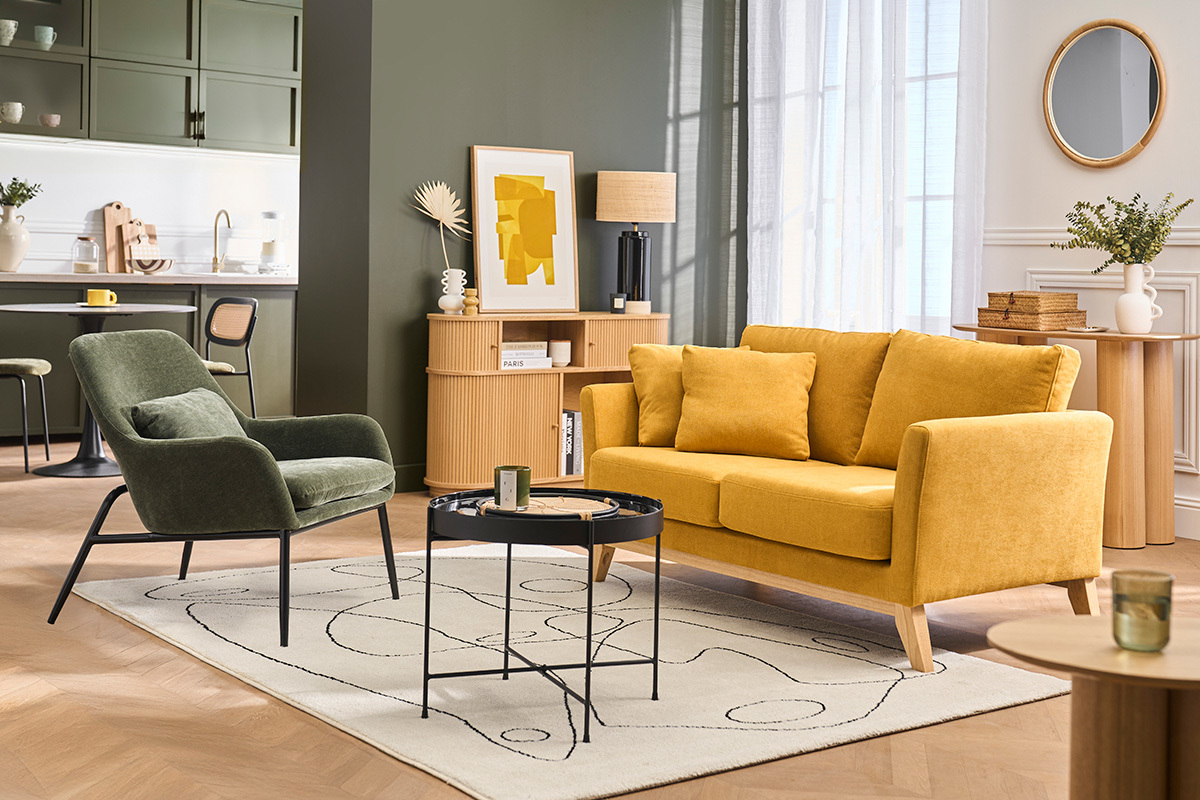 Console vintage EPIC en bois clair avec portes coulissantes, situ�e dans un salon moderne.