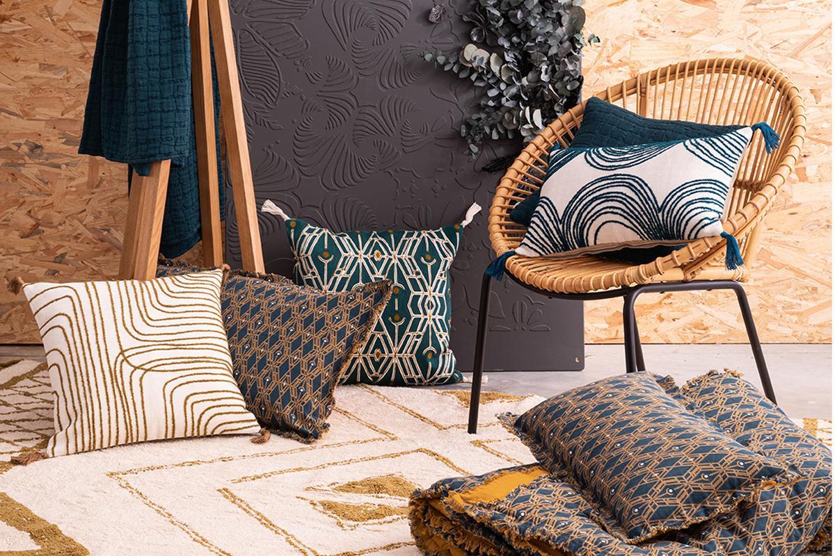 Coussin brod� avec pompons bronze 45 x 45 cm ONDE