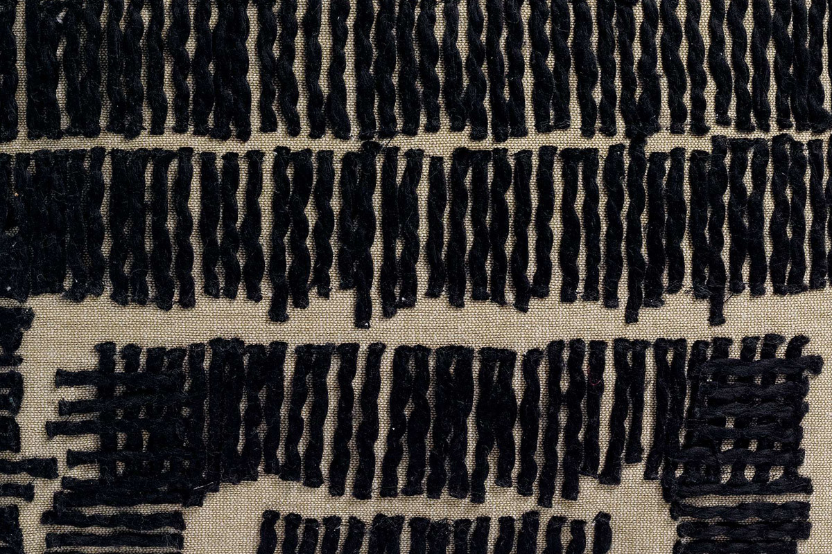 Coussin brod� en coton naturel et noir 45 x 45 cm COCO