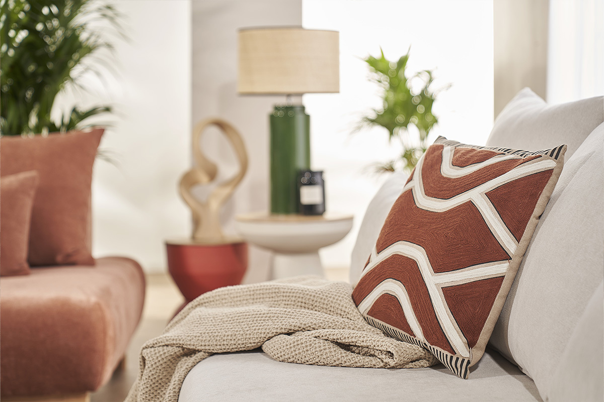 Coussin carr� d�co brod� ethnique terracotta 45 x 45 cm YELO