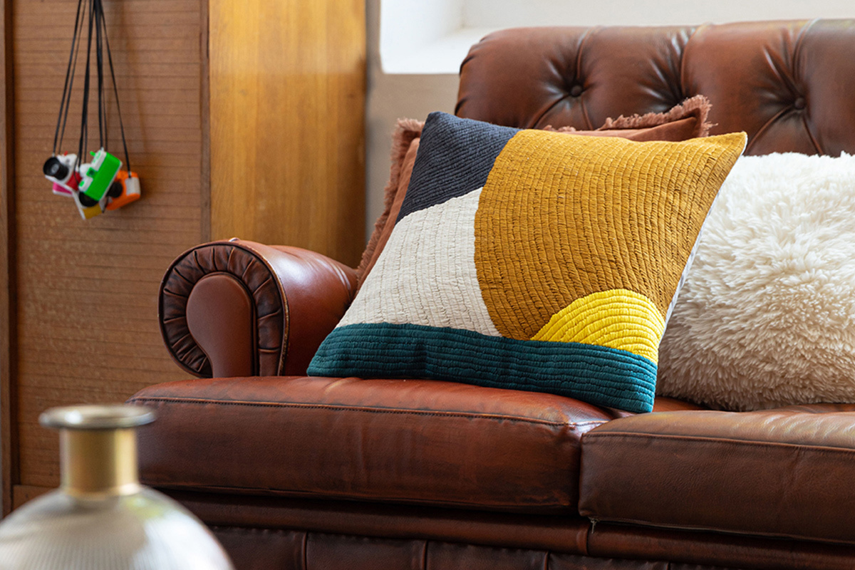 Coussin en coton avec motif brod� 45 x 45 cm SANA