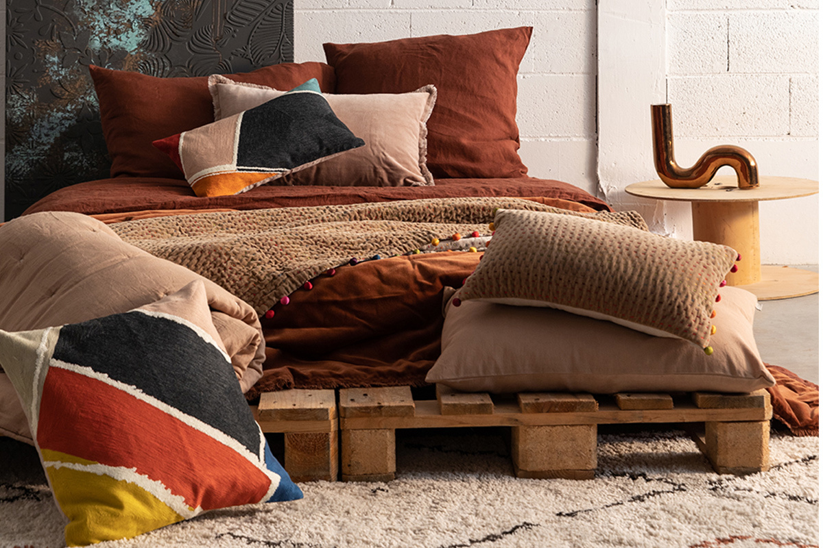 Coussin en coton brod� multicolore 45 x 45 cm NABAI