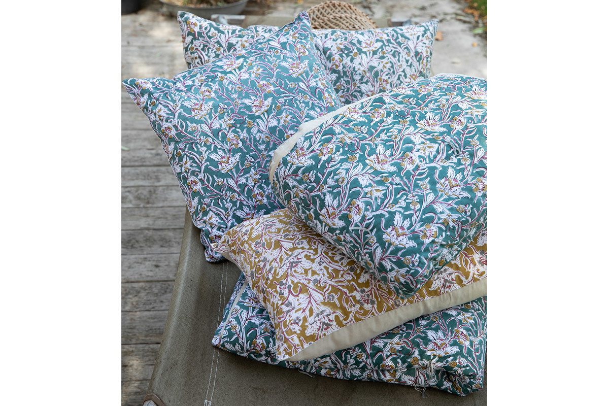 Coussin imprim� fleurs vert 45 x 45 cm AQUARELLE