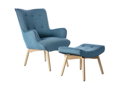 Fauteuil avec repose-pieds scandinave en tissu bleu canard et bois clair BRISTOL