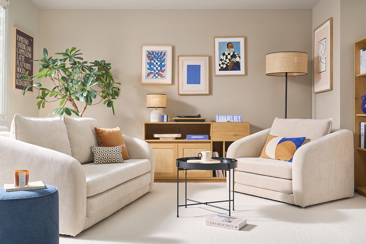 Fauteuil convertible en tissu effet velours textur� beige MAHAUT