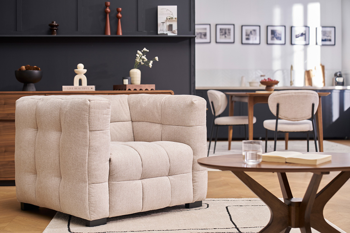 Fauteuil design en tissu effet velours textur beige CORTO