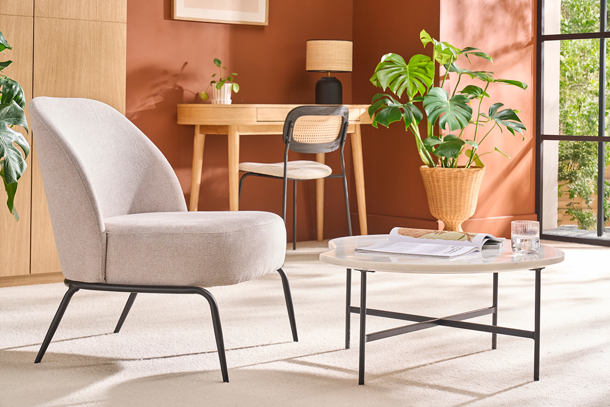 Fauteuil design en tissu effet velours textur beige et mtal noir BREGO