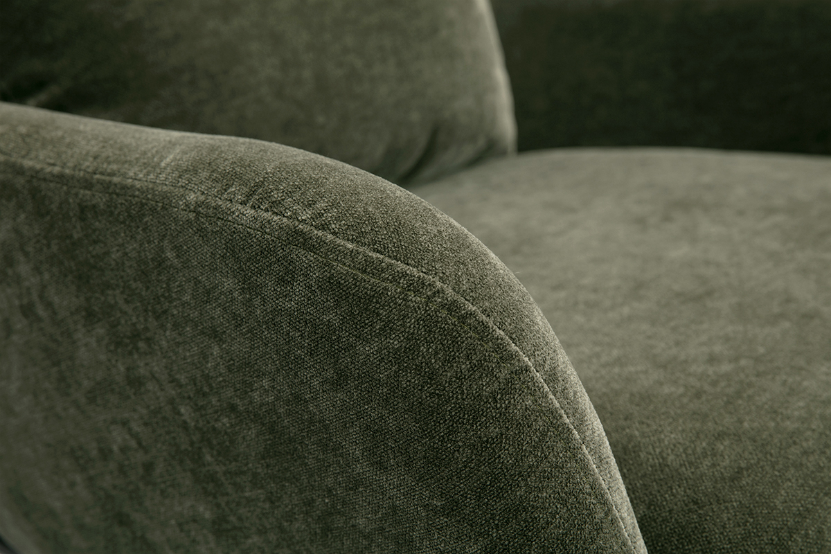 Fauteuil vert kaki en tissu effet velours