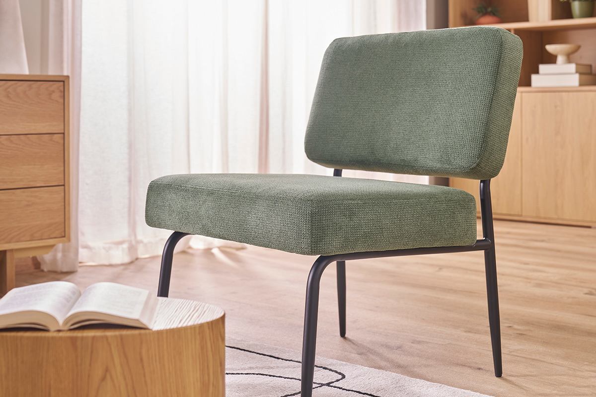 Fauteuil en tissu chenille vert kaki et m�tal noir VEDANA