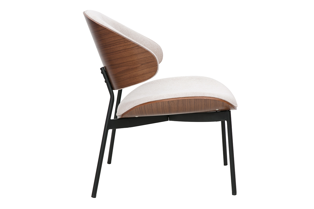 Fauteuil beige en tissu textur avec dossier en bois fonc et pieds noirs, vue latrale.