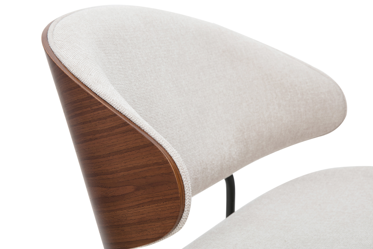 Dtail du dossier et de l'assise d'un fauteuil en tissu beige avec bois fonc et mtal noir.